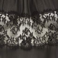 مملوكة مسبقًا بلوزة دولتشي آند غابانا كريب أسود بحافة دانتيل مقاس متوسط (ميديوم)