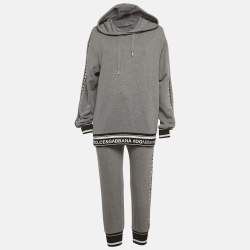 Pre Owned طقم دولتشي أند غابانا قطن رمادي مع تقليم شعار مقاس صغير جداً - إكس سمول