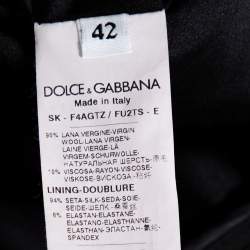 Pre Owned تنورة دولتشي أند غابانا صوف أسود أبليكات ورد قصة حرف إيه مقاس متوسط - ميديوم