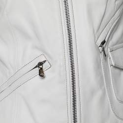 مملوكة مسبقًا جاكيت دولتشي أند غابانا جلد أبيض أكتاف مبطنة بسحاب أمامي مقاس متوسط - ميديوم