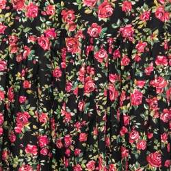 مملوكة مسبقًا تنورة ماكسي دولتشي أند غابانا قطن مطبوع أسود مورد بحواف مكشكشة مقاس كبير - لارج