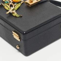 مملوكة مسبقًا حقيبة دولتشي أند غابانا صندوقية مزخرفة تيوليب جلد نقش سحلية بيج