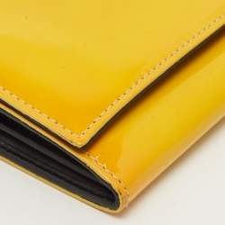 مملوكة مسبقًا Dolce & Gabbana Yellow Patent Leather Flap Continental Wallet
