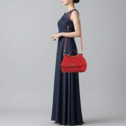 مملوكة مسبقًا حقيبة دولتشي أند غابانا ميس سيسيلي متوسطة حمراء زهرية كروشيه قماش يد علوية