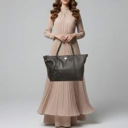 مملوكة مسبقًا حقيبة يد دولتشي أند غابانا ميس إسكيب جلد أسود بسحاب