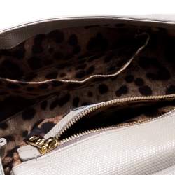 مملوكة مسبقًا حقيبة دولتشي أند غابانا ميس سيسيلي جلد نقشة السحلية بيج داكن متوسطة شعار كريستال يد علوية