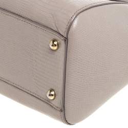 مملوكة مسبقًا حقيبة دولتشي أند غابانا ميس سيسيلي جلد نقشة السحلية بيج داكن متوسطة شعار كريستال يد علوية