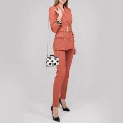 مملوكة مسبقًا محفظة بسلسلة دولتشي أند غابانا ميس سيسيلي فون جلد أبيض منقط