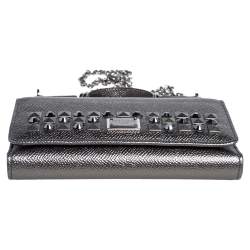 مملوكة مسبقًا محفظة بسلسلة دولتشي أند غابانا مرصع ميس سيسيلي فون جلد ميتالك