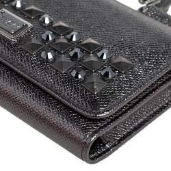 مملوكة مسبقًا محفظة بسلسلة دولتشي أند غابانا مرصع ميس سيسيلي فون جلد ميتالك