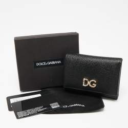 مملوكة مسبقًا محفظة دولتشي أند غابانا جلد أسود شعار دي جي مرصع كريستال طية ثلاثية