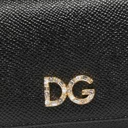 مملوكة مسبقًا محفظة دولتشي أند غابانا جلد أسود شعار دي جي مرصع كريستال طية ثلاثية