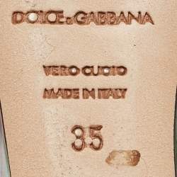 مملوكة مسبقًا صندل دولتشي أند غابنا كعب روكي و نعل سميك و سير كاحل جلد لامع مطبوع ماجوليكا متعدد الألوان مقاس 36