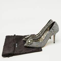 مملوكة مسبقًا حذاء كعب عالي دولتشي أند غابانا رمادي دانتيل بيلوتشي مزخرف بالكريستا ل مقاس 39.5