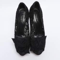 مملوكة مسبقًا Dolce & Gabbana Black Lace Flower Lace Embellished Platform Pumps Size 38