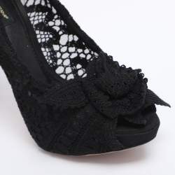 مملوكة مسبقًا Dolce & Gabbana Black Lace Flower Lace Embellished Platform Pumps Size 38