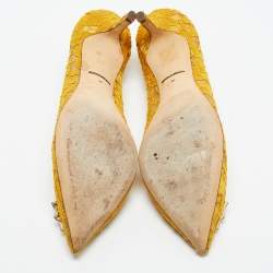 مملوكة مسبقًا Dolce & Gabbana Yellow Lace and Mesh Bellucci Crystal Embellished Pointed Toe Pumps Size 40
