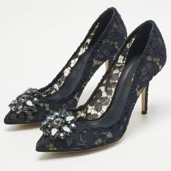 Pre Owned حذاء كعب عالي دولتشي أند غابانا بلوشي مقدمة مدببة مزخرف كريستال دانتيل أزرق كحلي مقاس 37.5