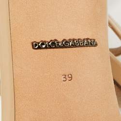 مملوكة مسبقًا صندل دولتشي أند غابانا جلد بيج/كريمي سير كاحل مقاس 38.5 