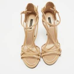 مملوكة مسبقًا صندل دولتشي أند غابانا جلد بيج/كريمي سير كاحل مقاس 38.5 