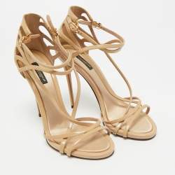 مملوكة مسبقًا صندل دولتشي أند غابانا جلد بيج/كريمي سير كاحل مقاس 38.5 