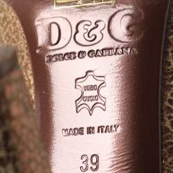 Pre Owned Dolce & Gabbana Metallic Crackled Leather Buckle Pumps Size 39