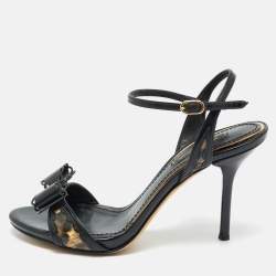مملوكة مسبقًا Dolce & Gabbana Size 36 Two Tone Patent Leather Bow Ankle Strap Sandals