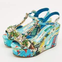 مملوكة مسبقًا صندل دلشي أند غابانا إسفين مزين بالكريستال قماش مطبوع متعدد الألوان سير حرف تي مقاس 35.5