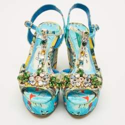 مملوكة مسبقًا صندل دلشي أند غابانا إسفين مزين بالكريستال قماش مطبوع متعدد الألوان سير حرف تي مقاس 35.5