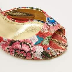 مملوكة مسبقًا صندل دولتشي آند غابانا قماش بروكيد مطبّع بالزهور الحمراء بكعب مسطح مقاس 35