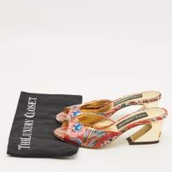 مملوكة مسبقًا صندل دولتشي آند غابانا قماش بروكيد مطبّع بالزهور الحمراء بكعب مسطح مقاس 35