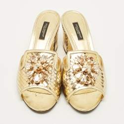 مملوكة مسبقًا صندل سلايد دولتشي أند غابانا مزخرف بكريستال جلد ودانتيل ذهبي ميتاليك مقاس 39