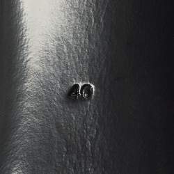 Pre Owned حذاء كعب عالي دولتشي أند غابانامطبوع مورد مقدمة مدببة جلد لامع أسود مقاس 39.5