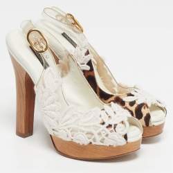 مملوكة مسبقًا صندل دولتشي أند غابانا جلد فضي مرآة كعب حزام للكاحل مقاس 37