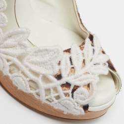 مملوكة مسبقًا صندل دولتشي أند غابانا جلد فضي مرآة كعب حزام للكاحل مقاس 37