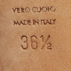 مملوكة مسبقًا صندل دولتشي أند غابانا جلد فضي مرآة كعب حزام للكاحل مقاس 37