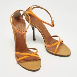 مملوكة مسبقًا صندل بحزام عند الكاحل دولتشي أند غابانا جلد لامع برتقالي نيون مقاس 37.5
