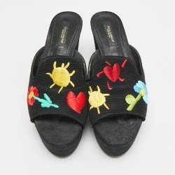 مملوكة مسبقًا صندل دولتشي أند غابانا قماش أسود مطرز على منصة كعب إسفين مقاس 38