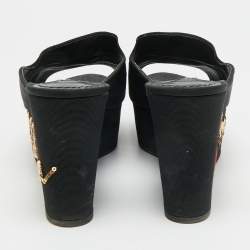 مملوكة مسبقًا صندل دولتشي أند غابانا قماش أسود مطرز على منصة كعب إسفين مقاس 38