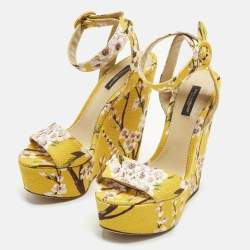 Pre Owned صندل دولتشي أند غابانا وتد قماش مطبوع بثلاثة ألوان بحزام مقاس 39.5