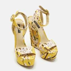 Pre Owned صندل دولتشي أند غابانا وتد قماش مطبوع بثلاثة ألوان بحزام مقاس 39.5