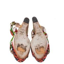 مملوكة مسبقًا صندل دولتشي أند غابانا نعل سميك كعب روكي قماش فولارد مطبوع مورد متعدد الألوان مقاس 38