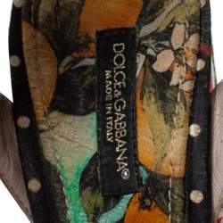 مملوكة مسبقًا صندل دولتشي أند غابانا نعل سميك كعب روكي قماش فولارد مطبوع مورد متعدد الألوان مقاس 38