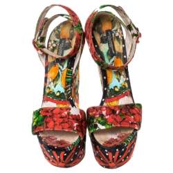 مملوكة مسبقًا صندل دولتشي أند غابانا نعل سميك كعب روكي قماش فولارد مطبوع مورد متعدد الألوان مقاس 38