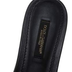 مملوكة مسبقًا صندل فلات دولتشي أند غابانا مزخرف بوم بوم و مرآة جلد أسود مقاس 35