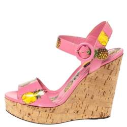 مملوكة مسبقًا Dolce and Gabbana Pink Patent Pineapple Print Cork Platform Wedge Sandals Size 38