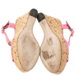 مملوكة مسبقًا Dolce and Gabbana Pink Patent Pineapple Print Cork Platform Wedge Sandals Size 38