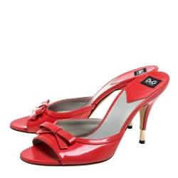 مملوكة مسبقًا Dolce & Gabbana Red Patent Leather Bow Slide Sandals Size 39