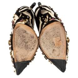 مملوكة مسبقًا حذاء كعب عالي دولتشي أند غابانا بيلوسي مزخرف كريستال شعر عجل و جلد أبيض و أسود مقاس 37.5