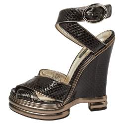 Pre Owned صندل دولتشي أند غابانا جلد ثعبان أسود سيور متعاكسة نعل سميك مقاس 38